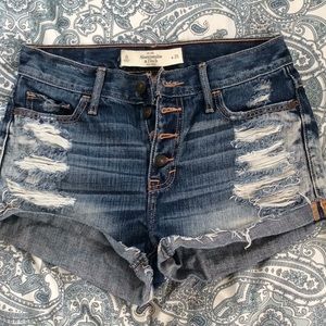 Cute Abercrombie distressed jean shorts